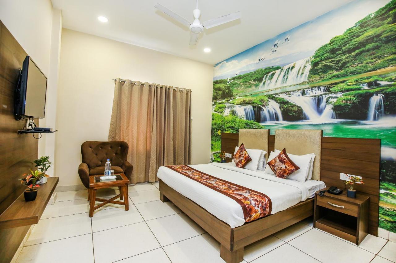 Hotel Karan Residency - 5 Min Walk From Golden Temple Amritsar Ngoại thất bức ảnh